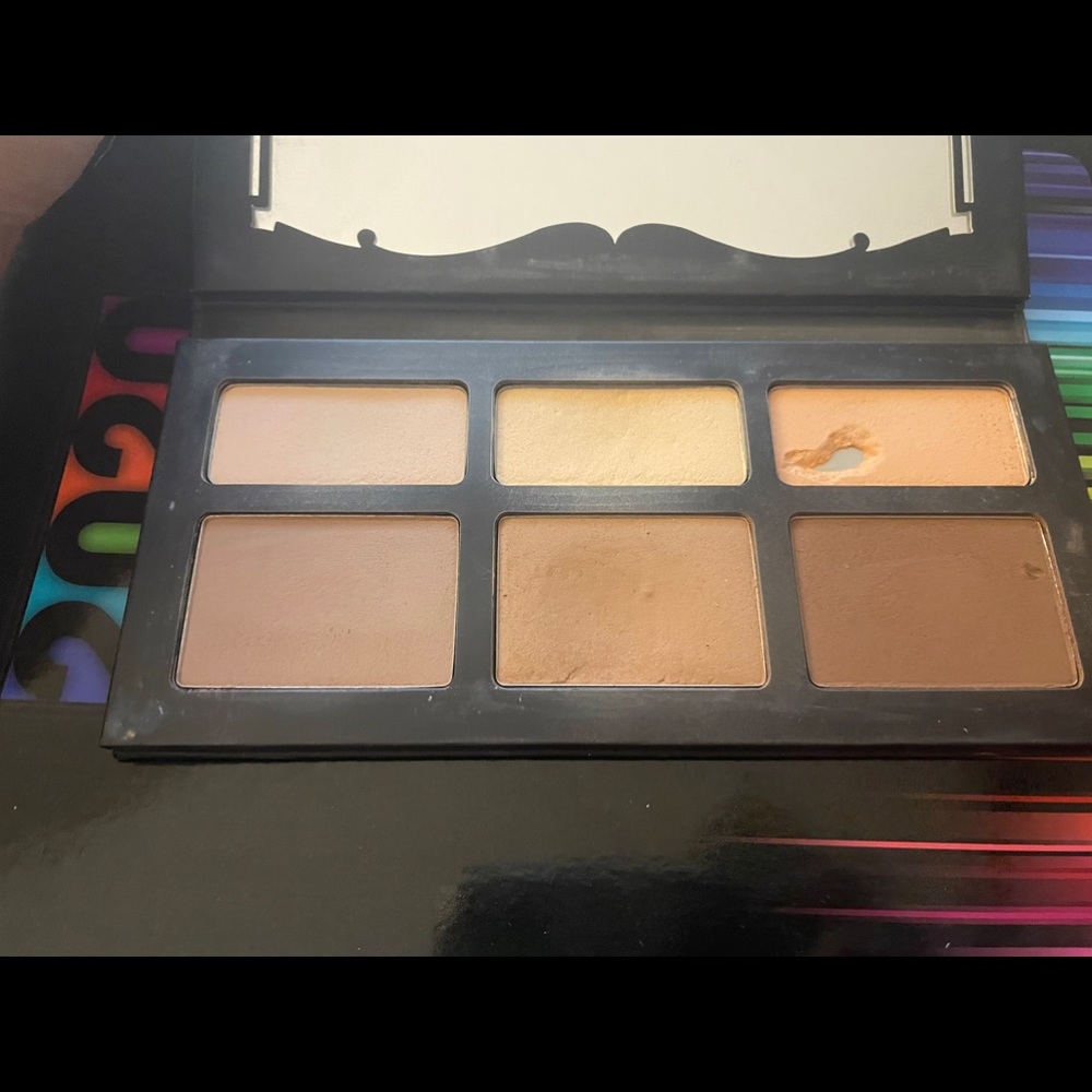 KvD shade and light pallete